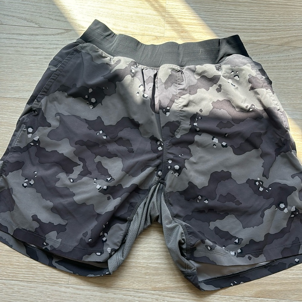 Men’s Fabletics shorts in black camo